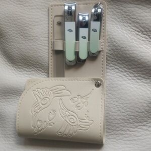 'Hummingbird' Indigenous Design by Douglas Horne Manicure Set